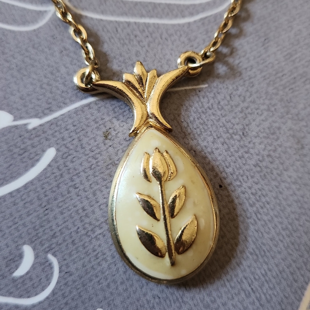 2/$30 Vtg Art Nouveau Style Pendant Necklace